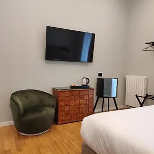 https://deluxe-spaccanapoli.hotels-amalfi.com